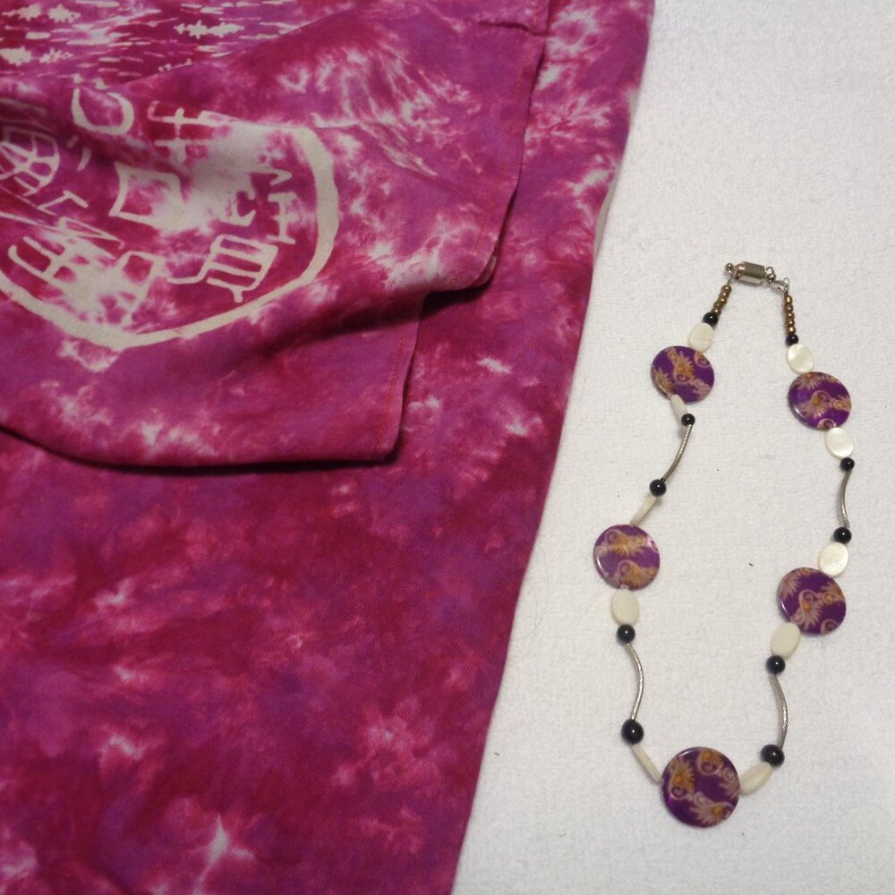 INDONESIAN LONG PINK & WHITE DESIGNS DYED SHAWL PLUS GLASS BEADS NECKLACE LOT